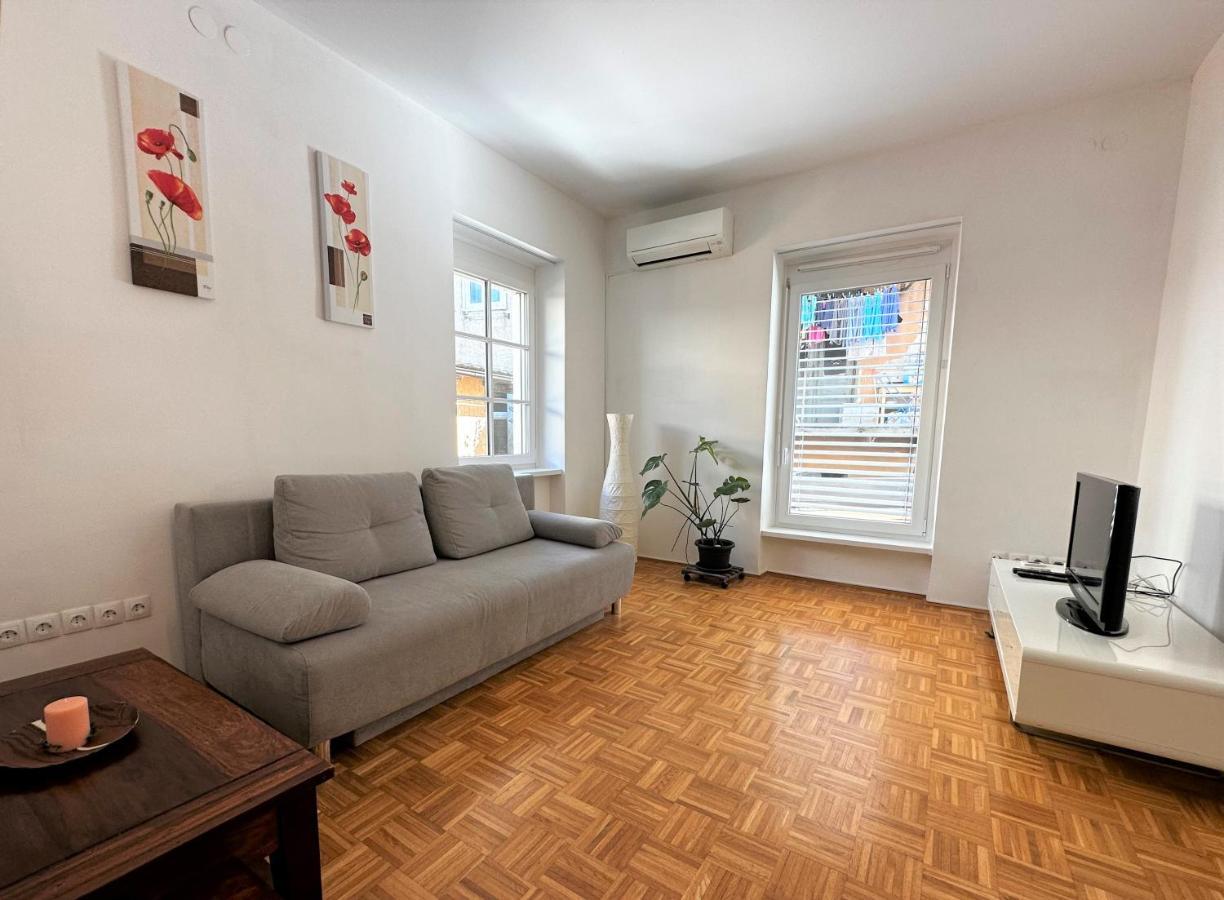 Charming Starry Night Apartment Liubliana Exterior foto